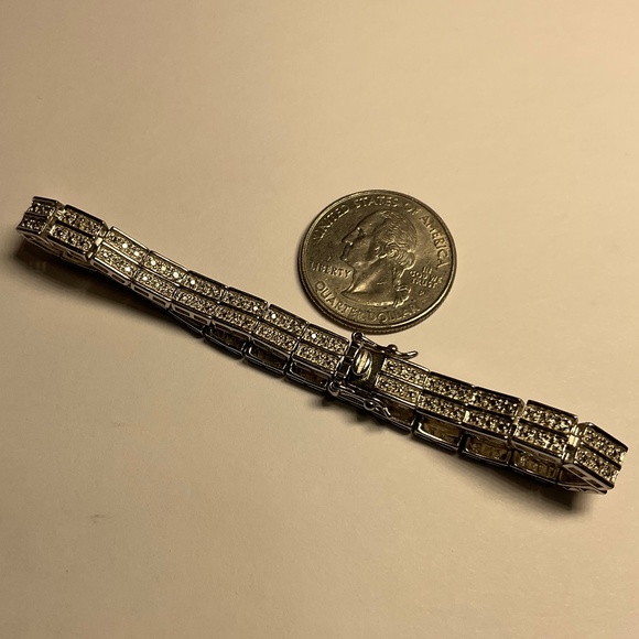 Elegant Gold and Silver Bracelet - Picture 2 of 6